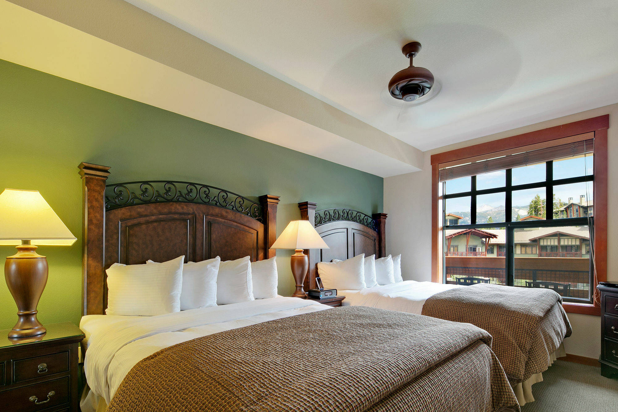 The Village Lodge Маммот Лейкс Экстерьер фото